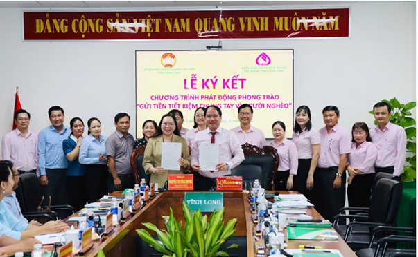 Ký kết chương trình phát động phong trào “gửi tiền tiết kiệm chung tay vì người nghèo”