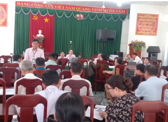 Ngân hàng Chính sách xã hội Bình Minh tổ chức phiên giao dịch tại phường Đông Thành.