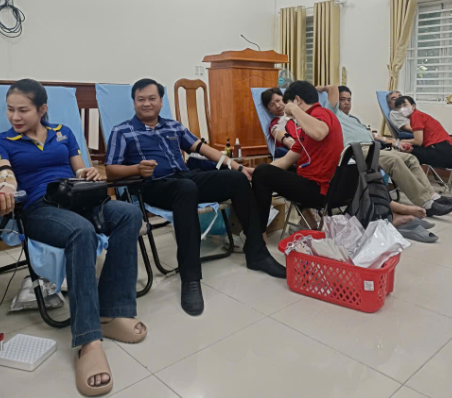 Một giọt máu cho đi – Một cuộc đời ở lại: Phường Đông Thành chung tay hiến máu nhân đạo”
