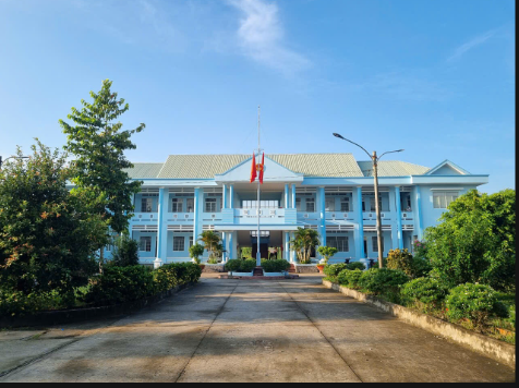 Đông Thành ra quân gỡ bỏ các bảng cổng chào mang tên gọi cũ sau sáp nhập